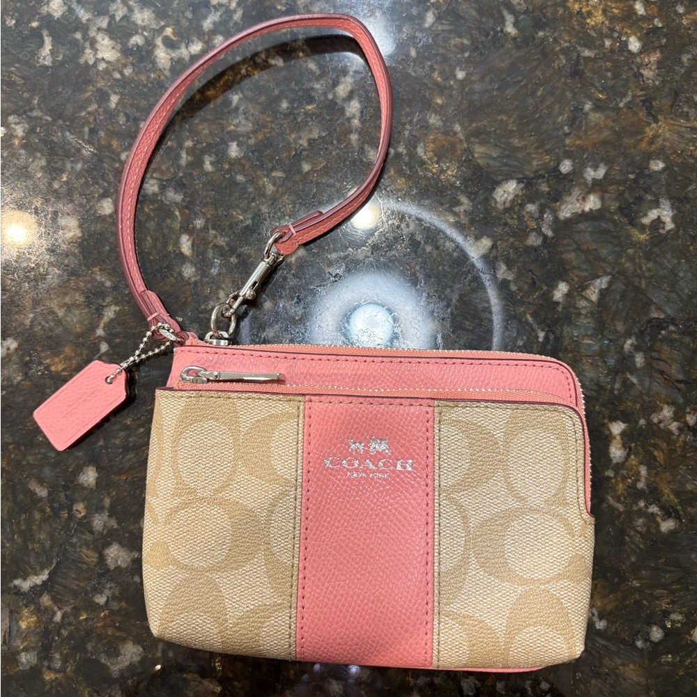 NWOT Coach Signature Leather Small Corner-Zip Wristlet